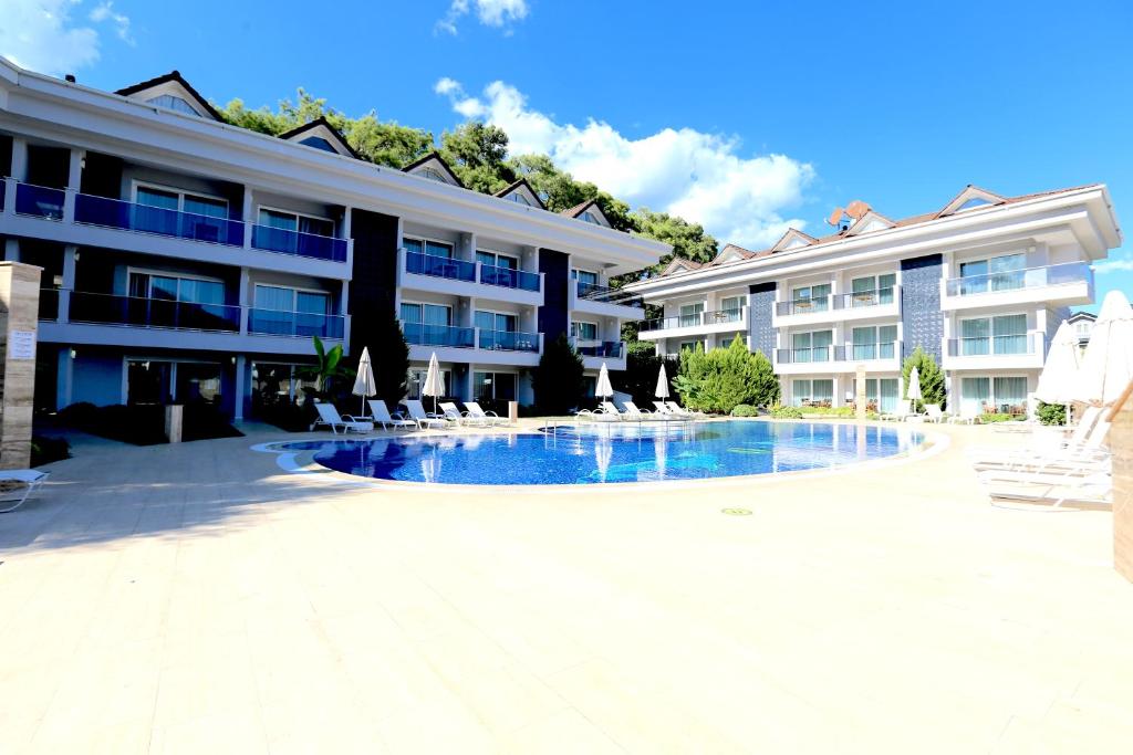 a swimming pool in front of a building at Truemar Hotels & Suites in Kemer