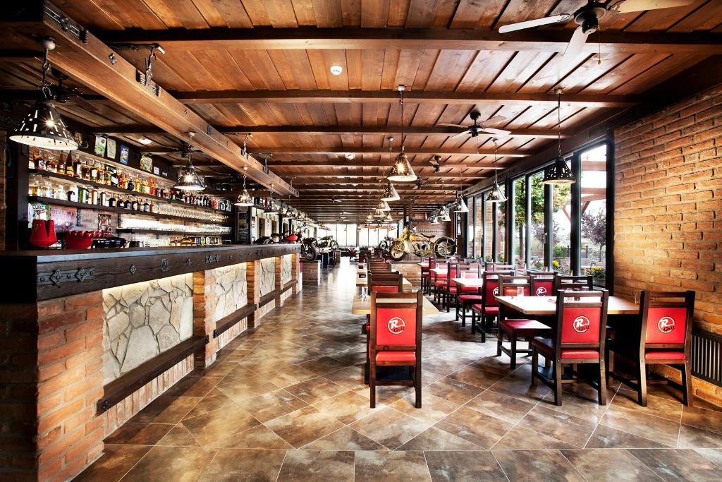 Lounge nebo bar v ubytování Vinařství U Kapličky