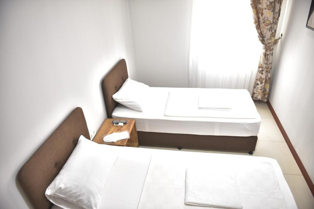 Postel nebo postele na pokoji v ubytování Yeşilyurt otel