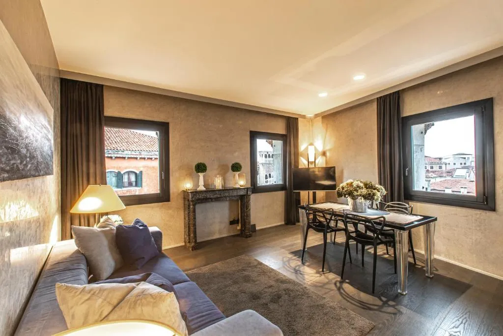 Regina Palace Charming View R&R, Venice, Italy