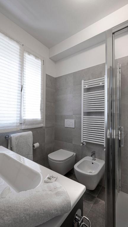 Koupelna v ubytování Maisonette Modena Park