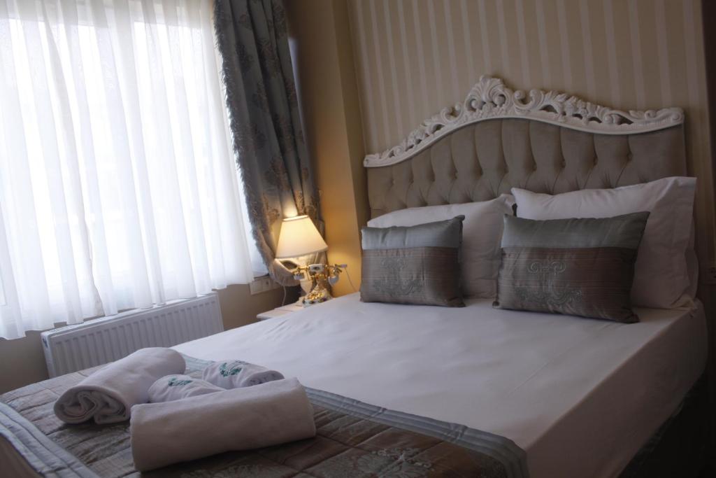 Postel nebo postele na pokoji v ubytování Divani Ali Hotel