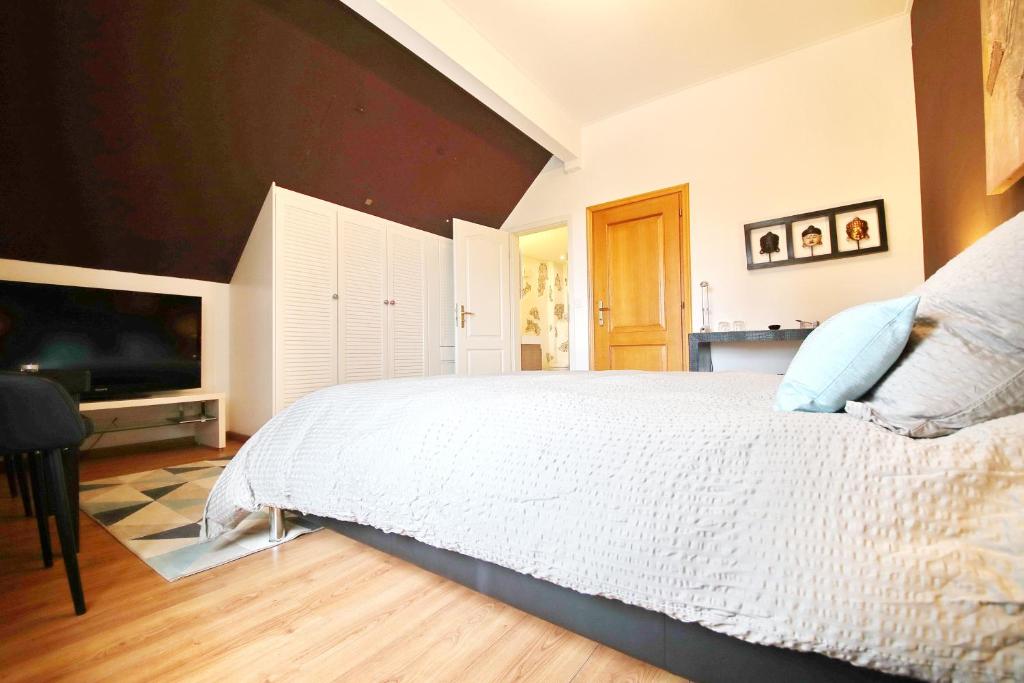 Postel nebo postele na pokoji v ubytování Corseaux Beach rooms-Riviera Beach apartments
