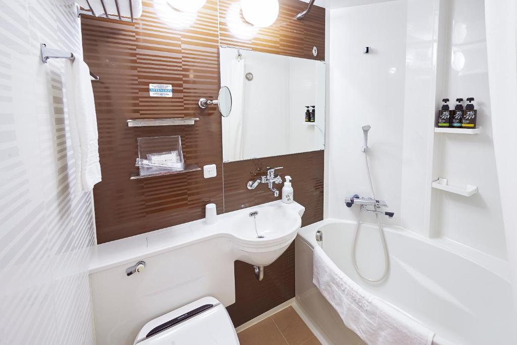 Koupelna v ubytování Sotetsu Fresa Inn Kanda-Otemachi