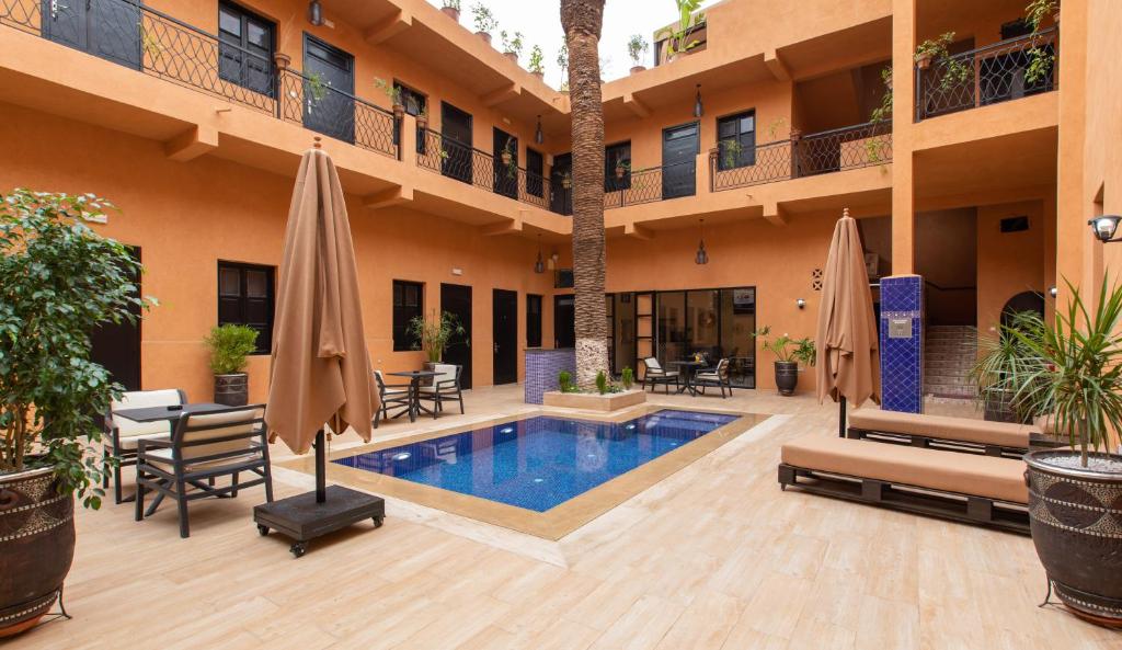 Bazén v ubytování Hotel Toulousain nebo v jeho okolí