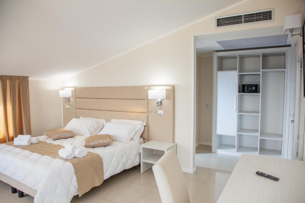 Postel nebo postele na pokoji v ubytování Hotel Dolce Stella