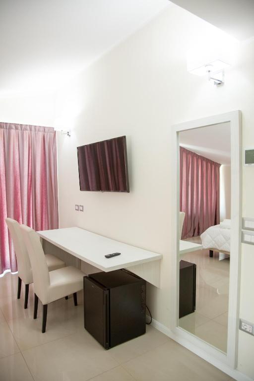 TV a/nebo společenská místnost v ubytování Hotel Dolce Stella
