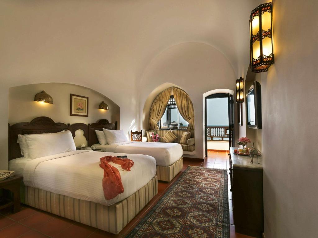 Postel nebo postele na pokoji v ubytování Movenpick Resort Sharm El Sheikh