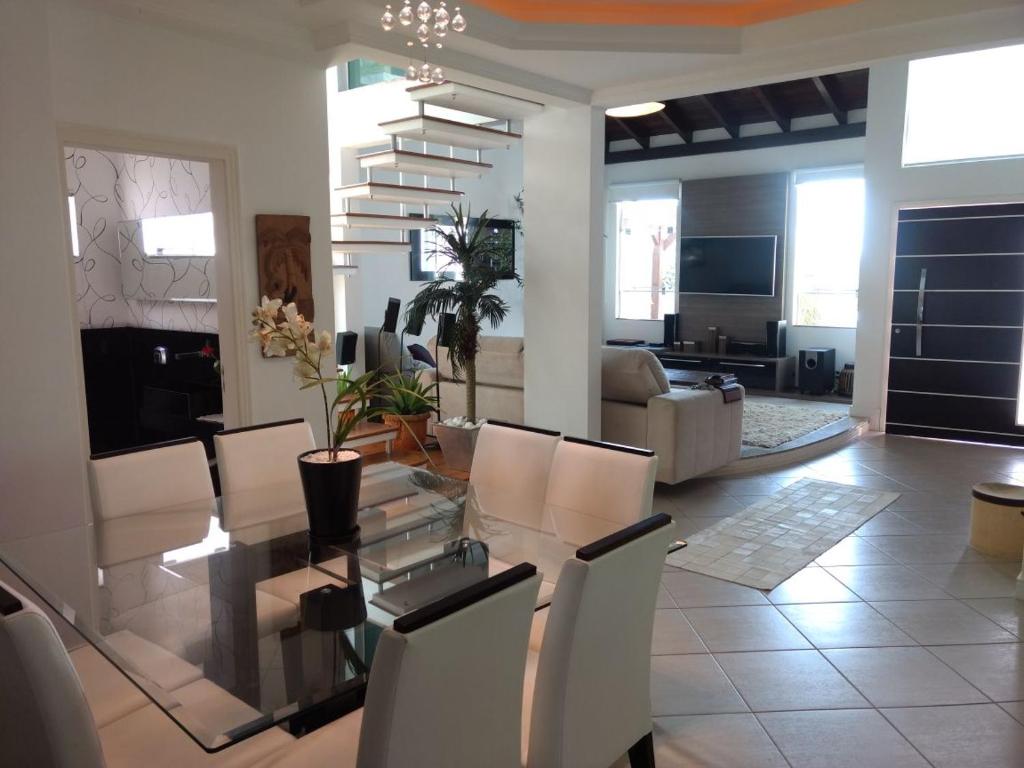  Casa con piscina en Mariscal 8 Pax- Cod 329