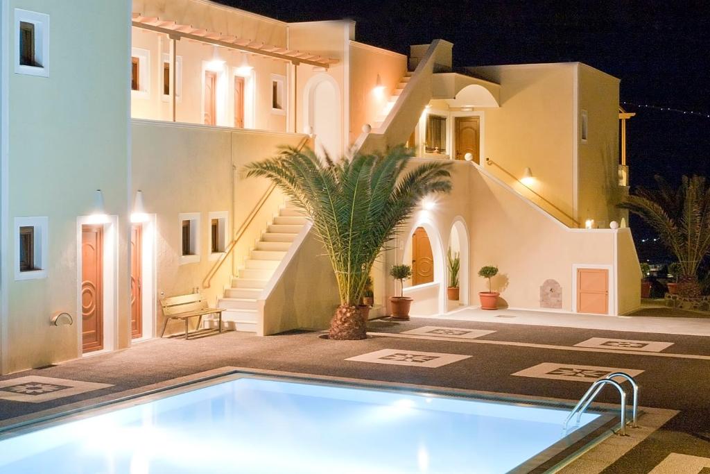 メッサリアにあるVilla Danezisのヴィラ(家の前にスイミングプール付)