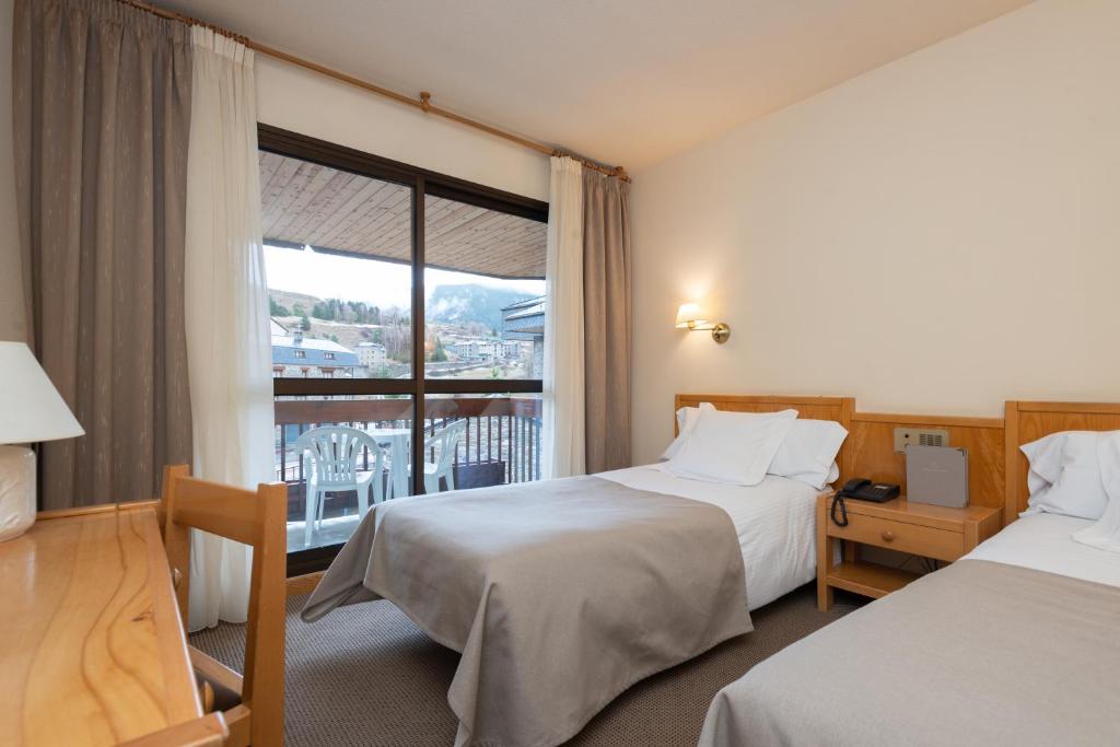 Postel nebo postele na pokoji v ubytování Hotel Bonavida
