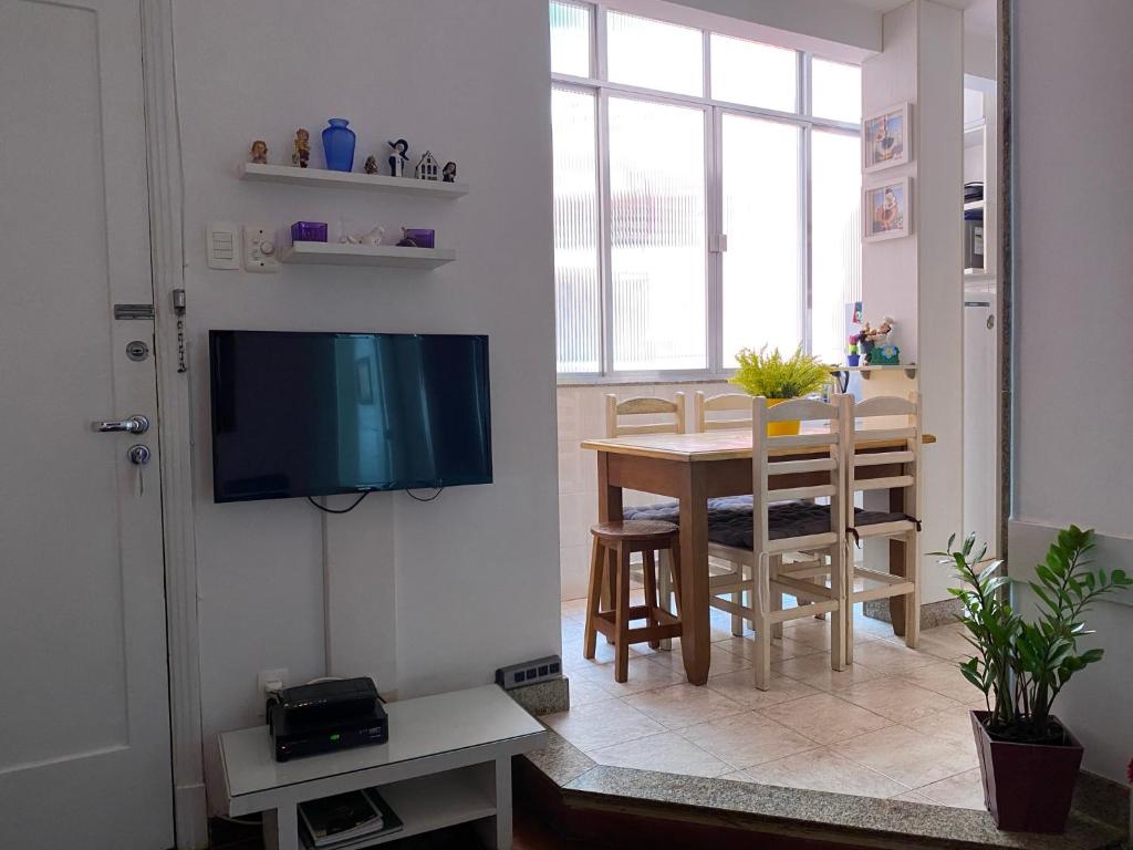  Charmoso Apartamento na Avenida Atlântica