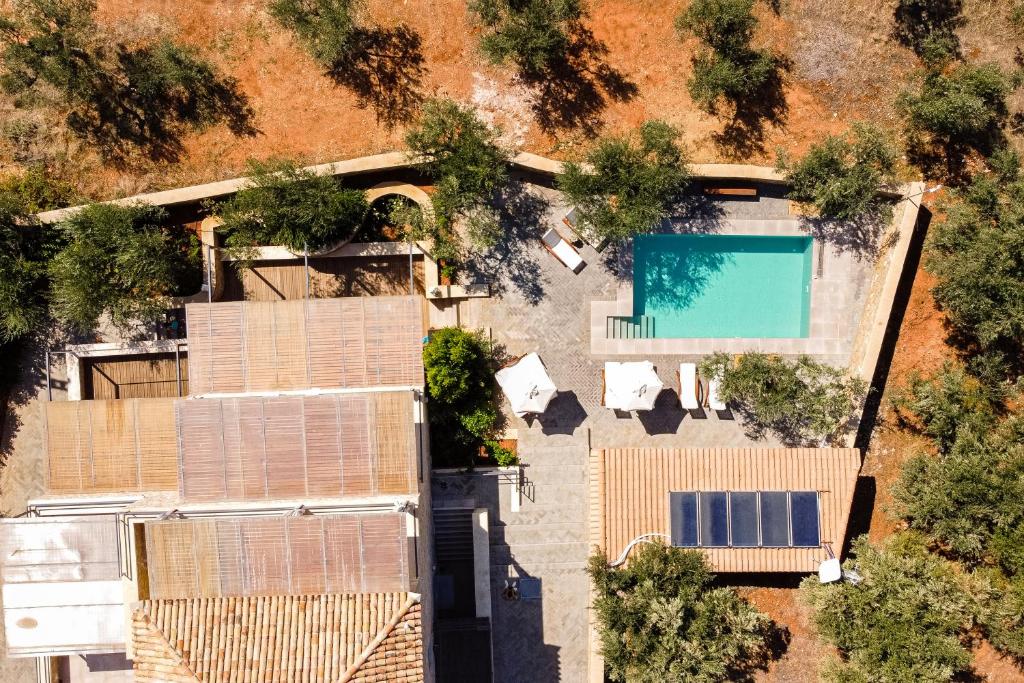 Bazén v ubytování Lithos Guesthouse Kardamili nebo v jeho okolí