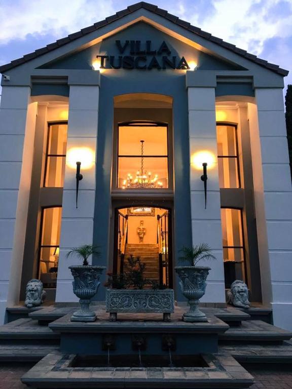 Villa Tuscanaの外観または入り口