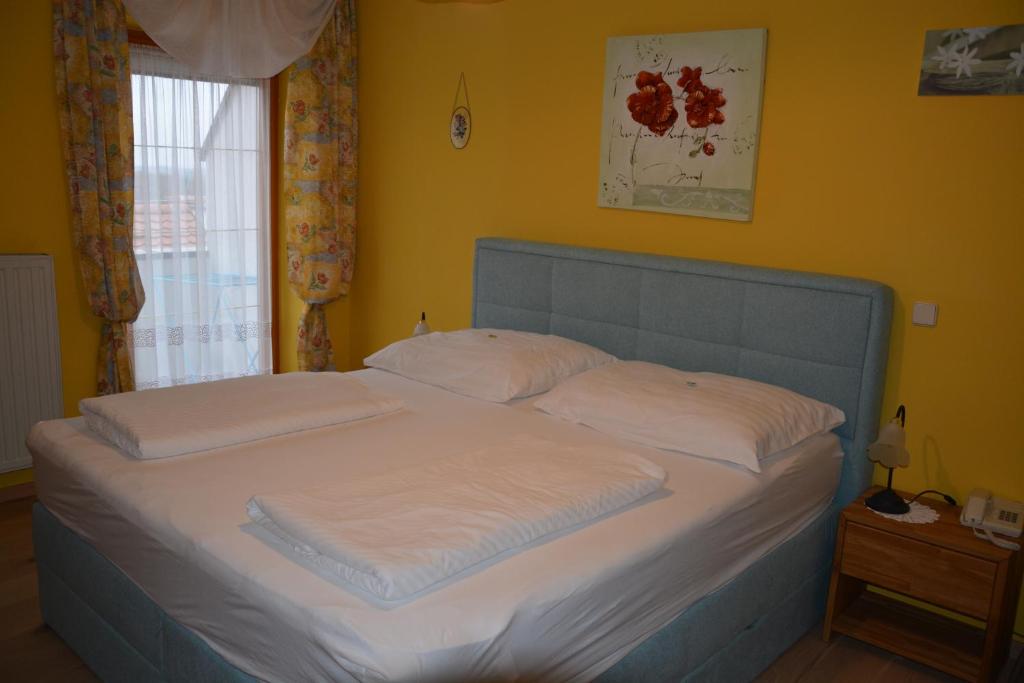 Postel nebo postele na pokoji v ubytování Pension Restaurant Rosenberg