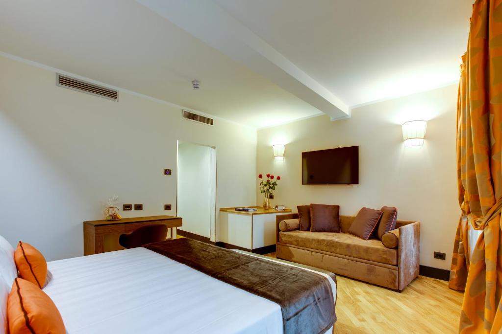 Telewizja i/lub zestaw kina domowego w obiekcie Solo Experience Hotel