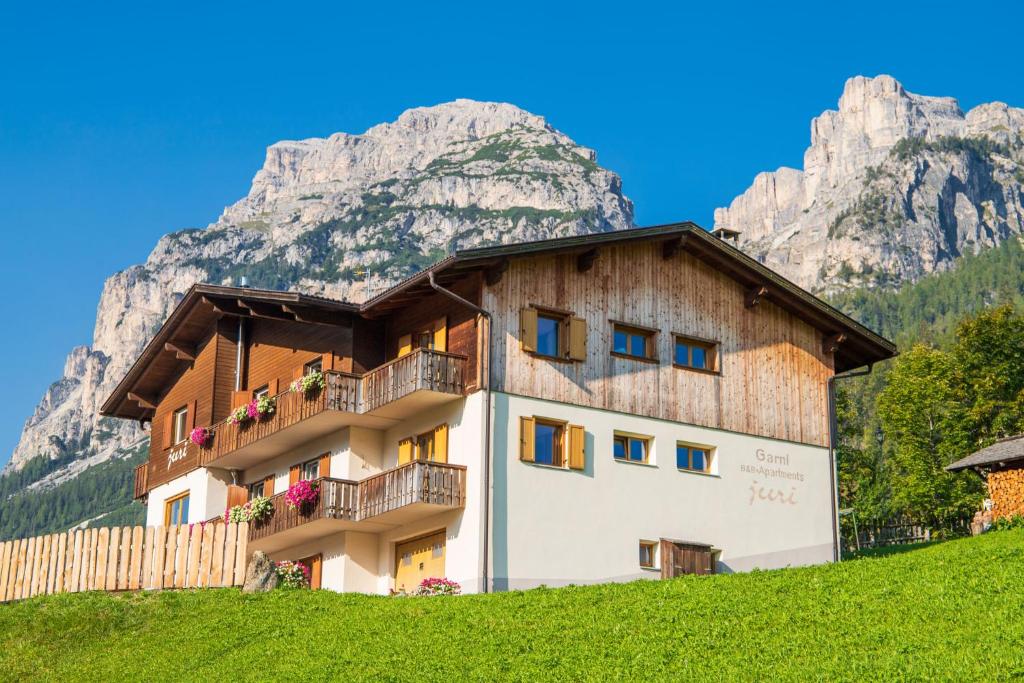 Nespecifikovaný výhled na hory nebo výhled na hory při pohledu z bed and breakfast