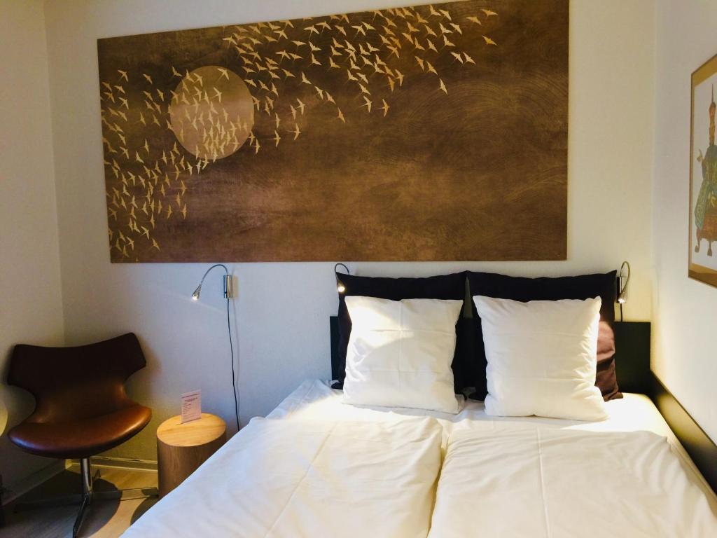 Postel nebo postele na pokoji v ubytování City Hotel Nattergalen