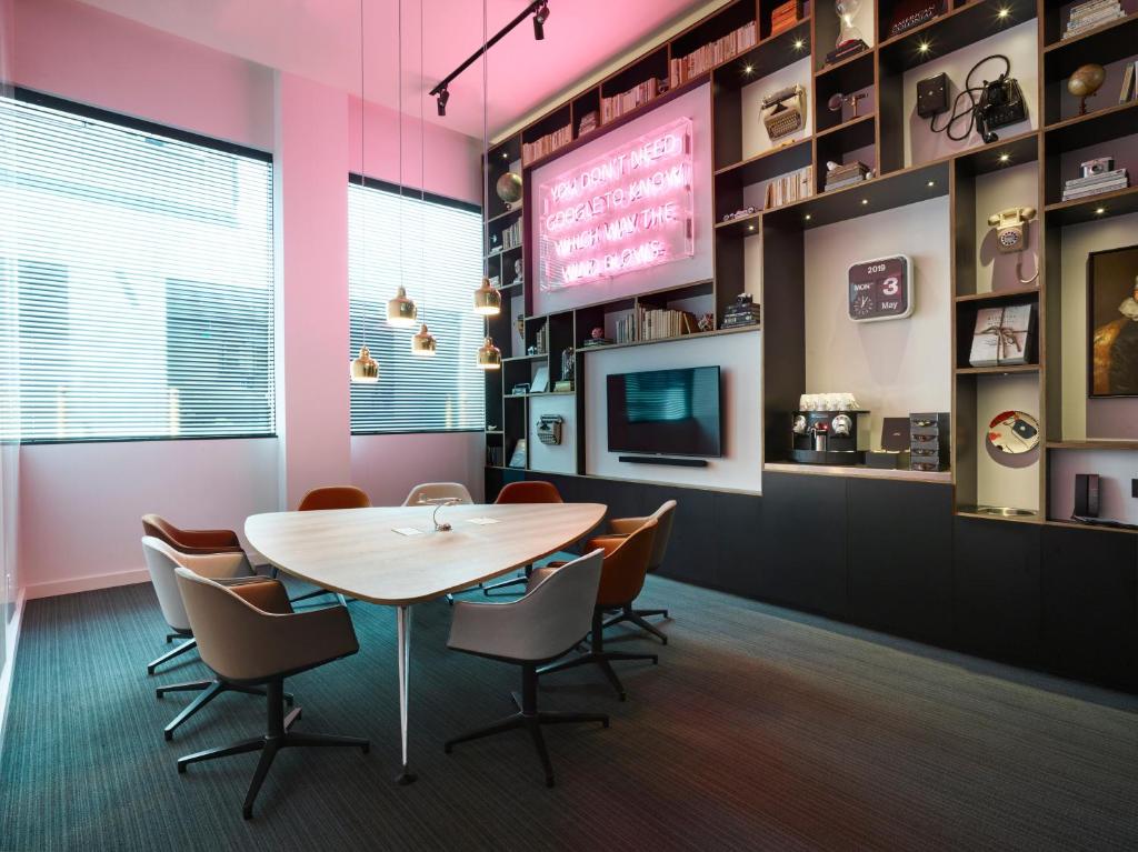TV&#47;Unterhaltungsangebot in der Unterkunft citizenM Seattle South Lake Union