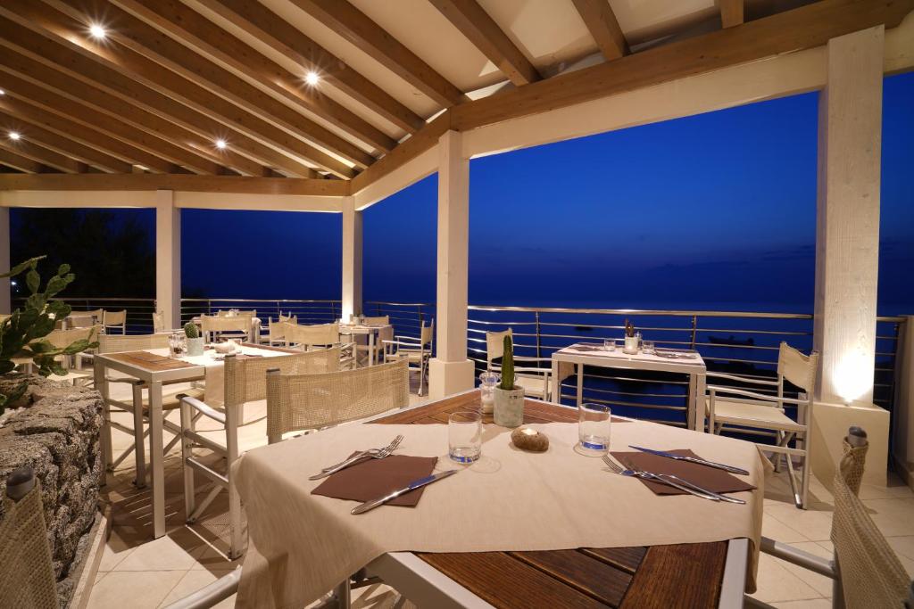 Balkón nebo terasa v ubytování Baia del Godano Resort & Spa