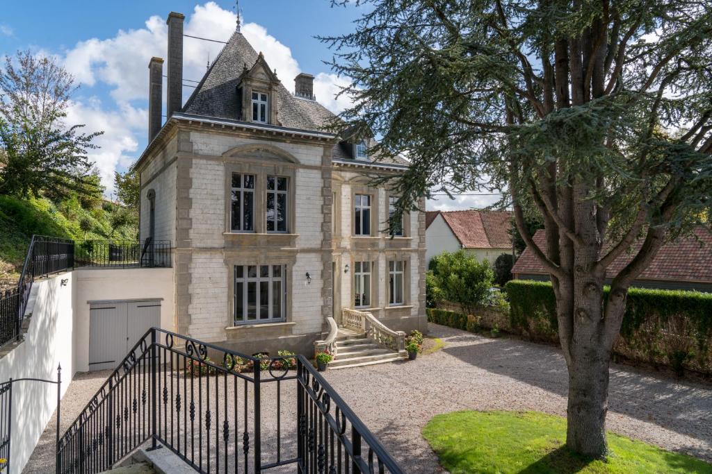 Vacation Home Le Clos Du Pere Joseph Neuville Sous Montreuil France Booking Com