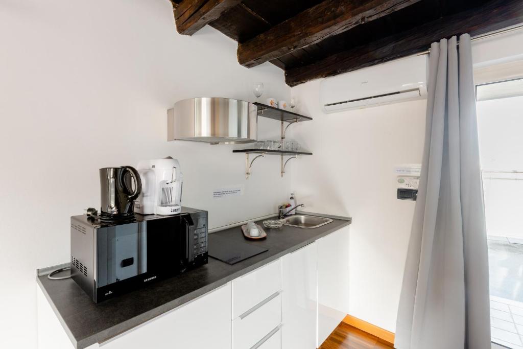 Just Here apartments - La mansarda - 14