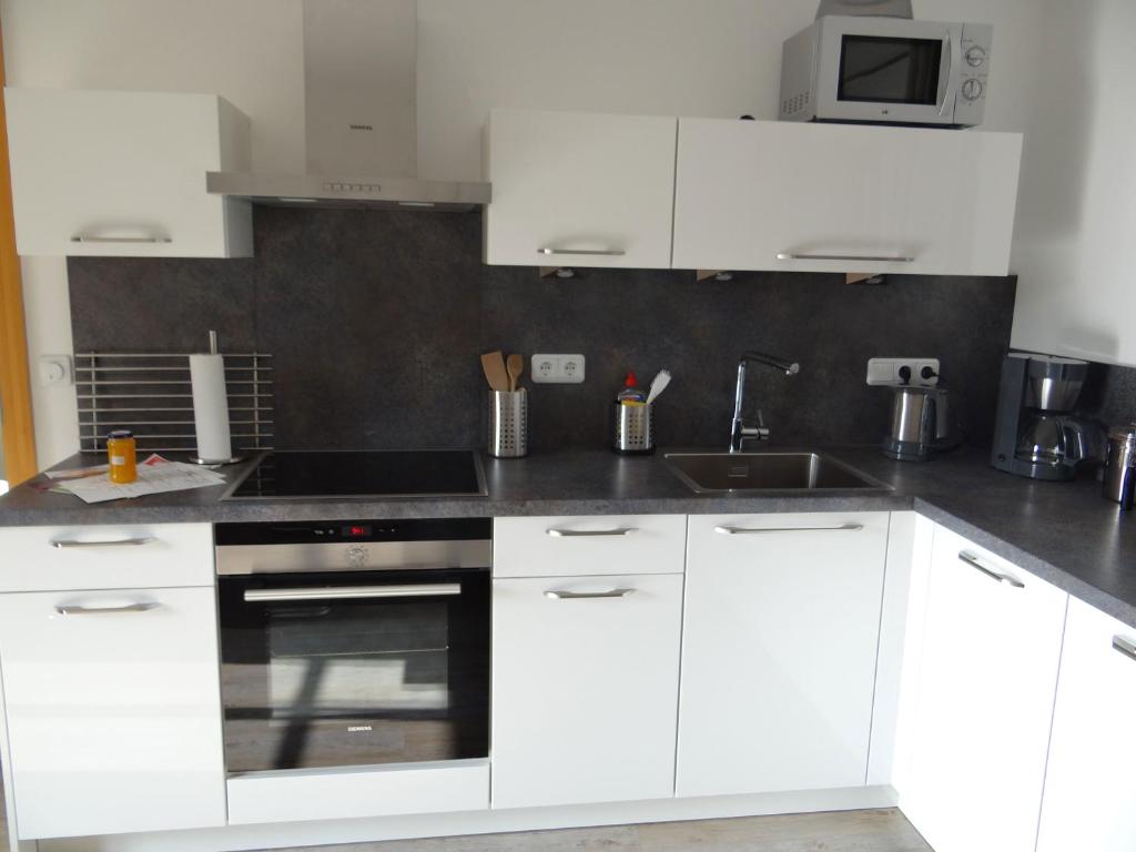 Kuchyň nebo kuchyňský kout v ubytování Ferienwohnung Riepertinger