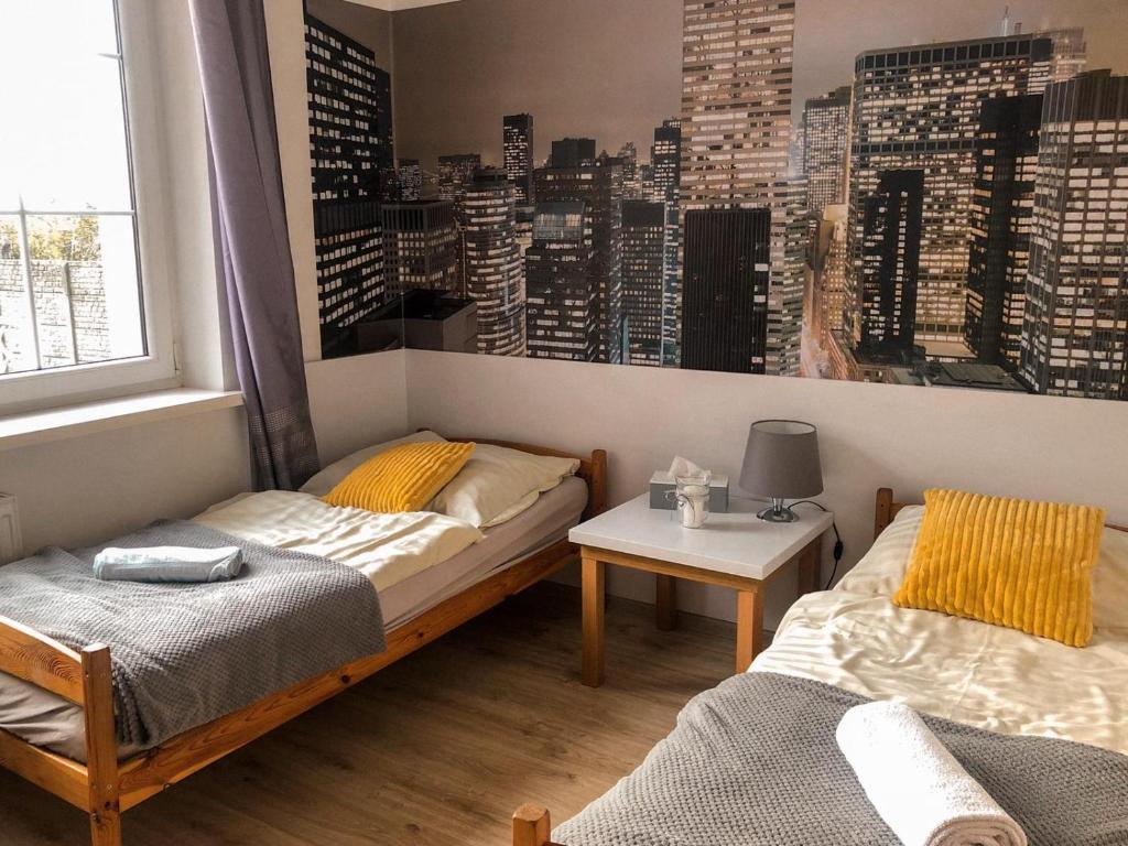 Ένα ή περισσότερα κρεβάτια σε δωμάτιο στο Hostel Przed Świtem