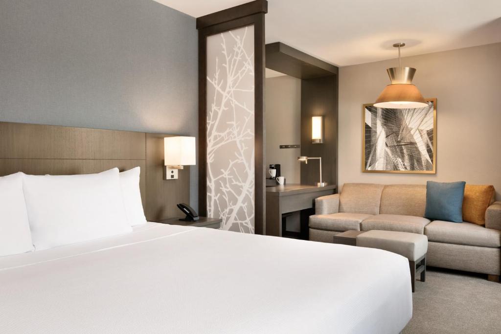 Hyatt Place Fort Lee/George Washington Bridge - Specialty King Room With Sofa Bed