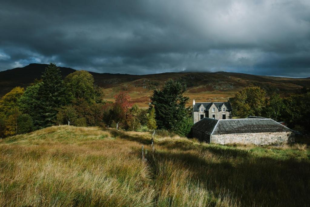 an old house on a hill in a field at Suie Hunting Lodge in Killin