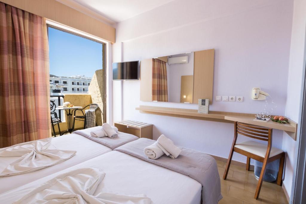 Postel nebo postele na pokoji v ubytování Atlantis Hotel