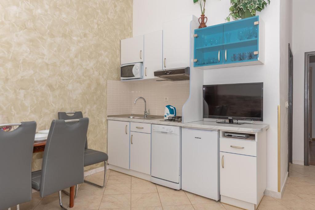 Kuchyňa alebo kuchynka v ubytovaní Villa Vanja