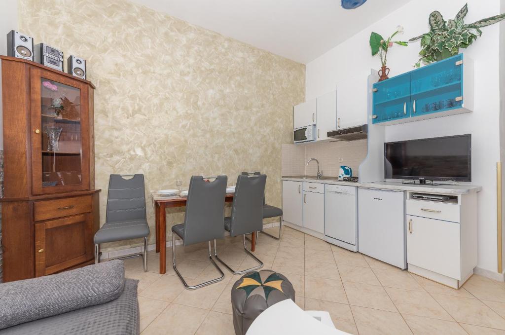 Kuchyňa alebo kuchynka v ubytovaní Villa Vanja