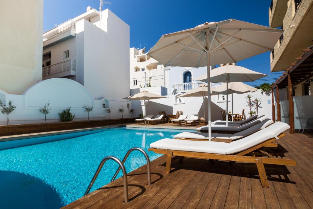 Bazén v ubytování Atlantis Hotel nebo v jeho okolí