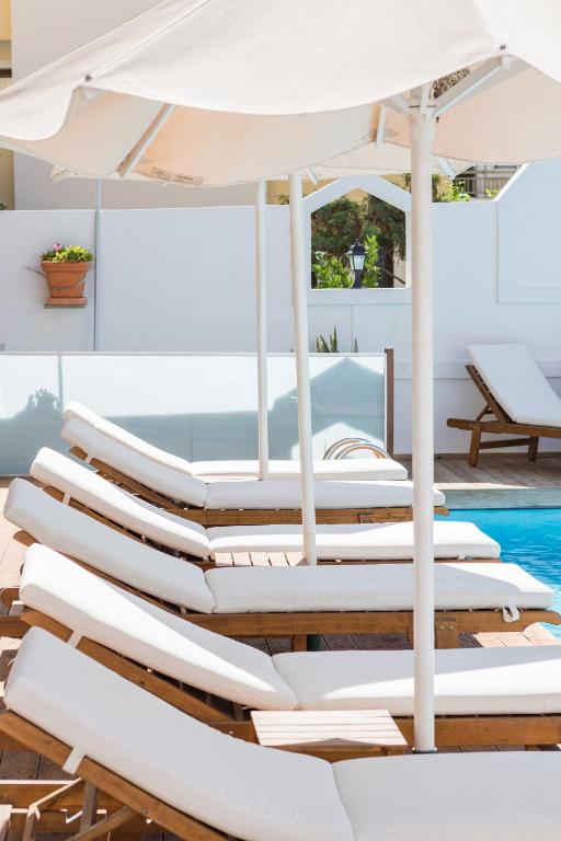 Bazén v ubytování Atlantis Hotel nebo v jeho okolí
