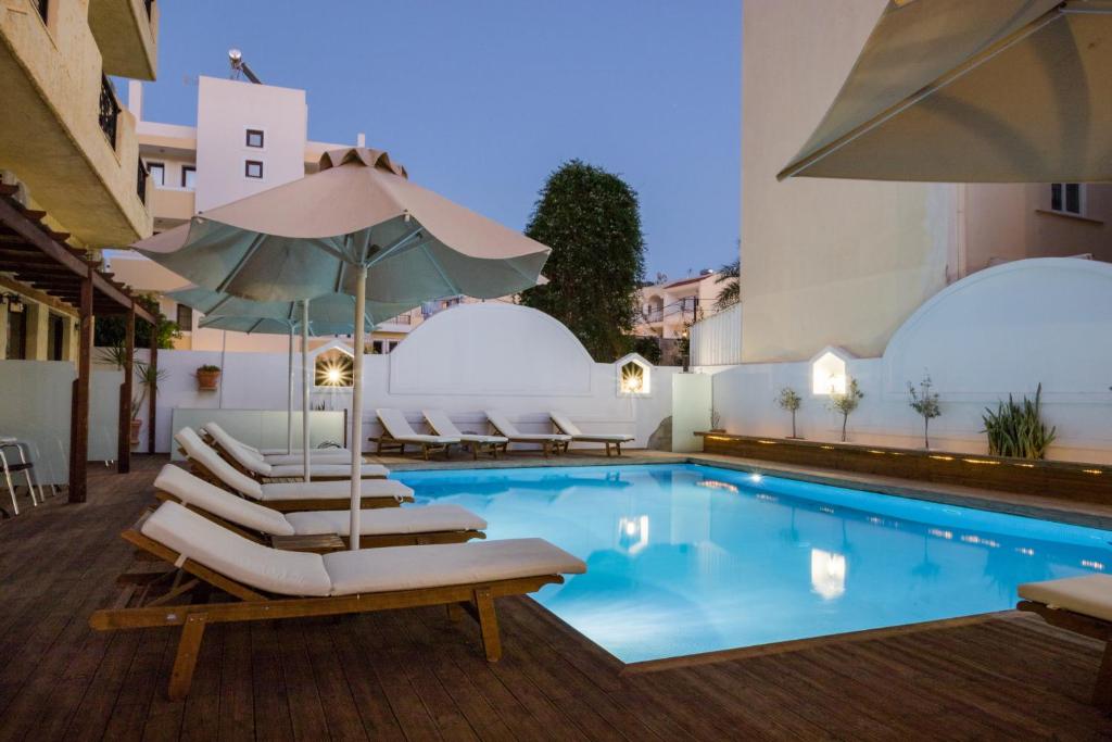 Bazén v ubytování Atlantis Hotel nebo v jeho okolí