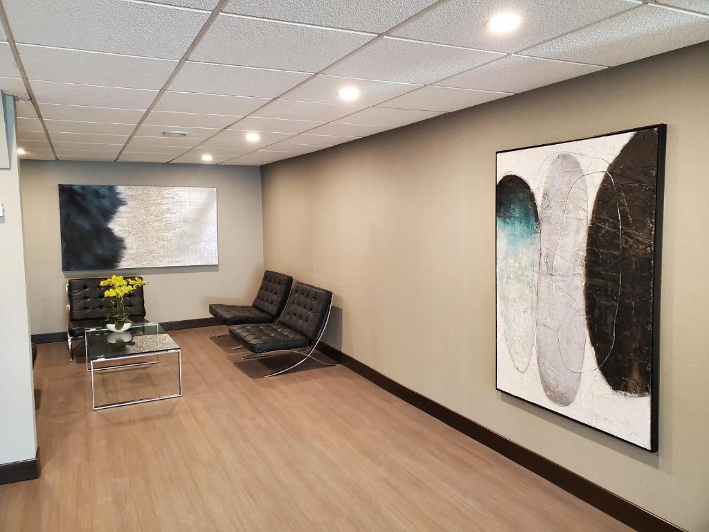 Posezení v ubytování Super 8 by Wyndham Macleod Trail Calgary