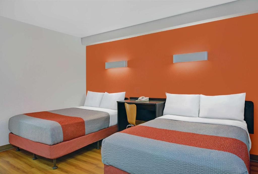 Motel 6-Cutler Bay, FL - Double Room - Disability Access - Non-Smoking