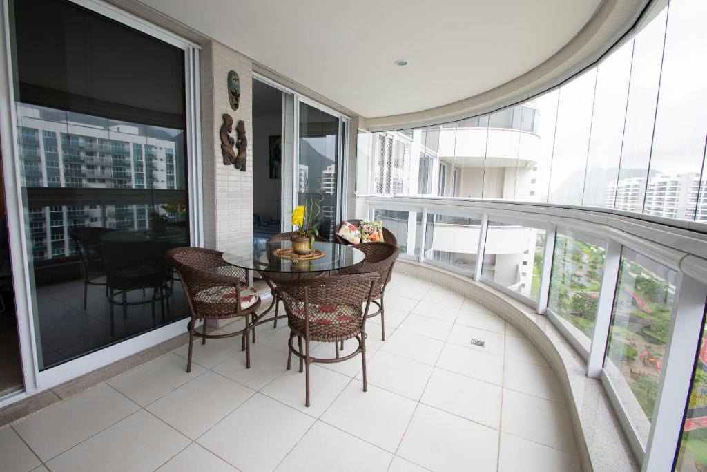  QUARTO EM CONDOMINIO DE LUXO NA BARRA DA TIJUCA