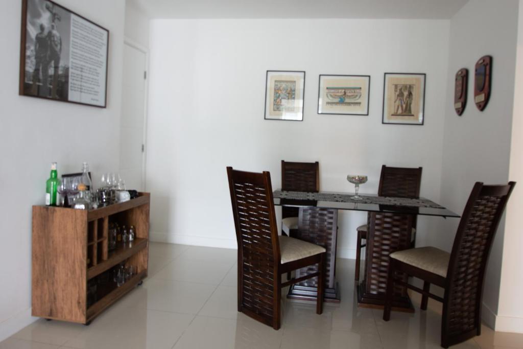  QUARTO EM CONDOMINIO DE LUXO NA BARRA DA TIJUCA