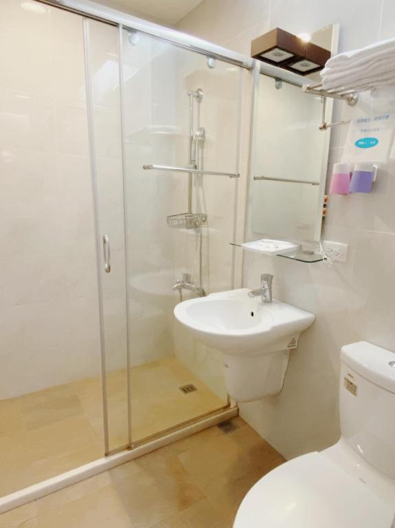 Koupelna v ubytování H Hotel