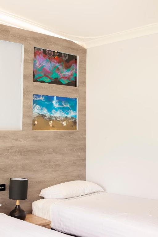 Postel nebo postele na pokoji v ubytování Manjimup Motor Inn