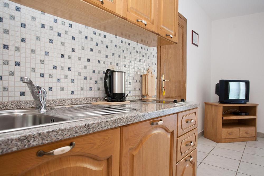 Kuchnia lub aneks kuchenny w obiekcie Apartments Mato