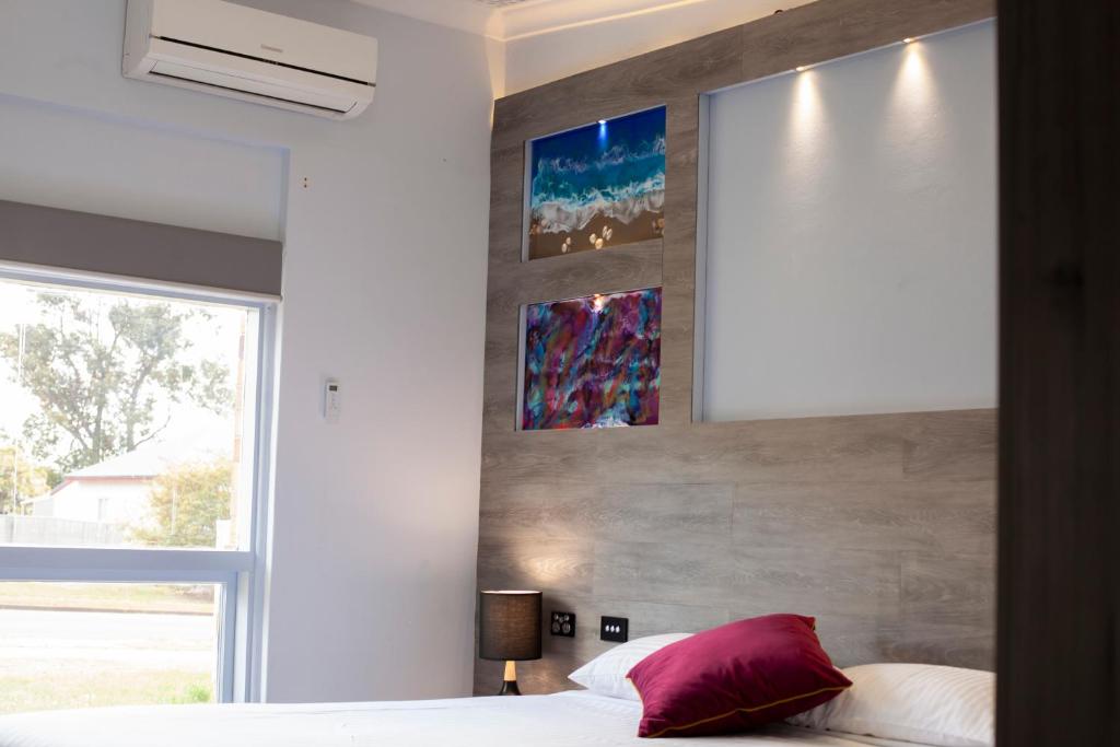 Postel nebo postele na pokoji v ubytování Manjimup Motor Inn