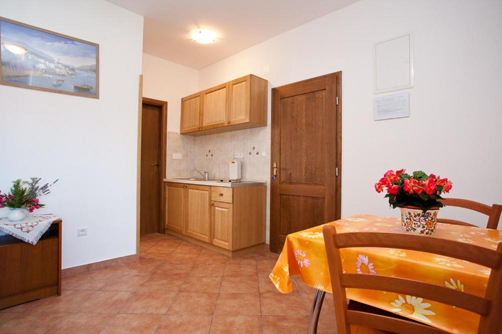 Kuchnia lub aneks kuchenny w obiekcie Apartments Mato