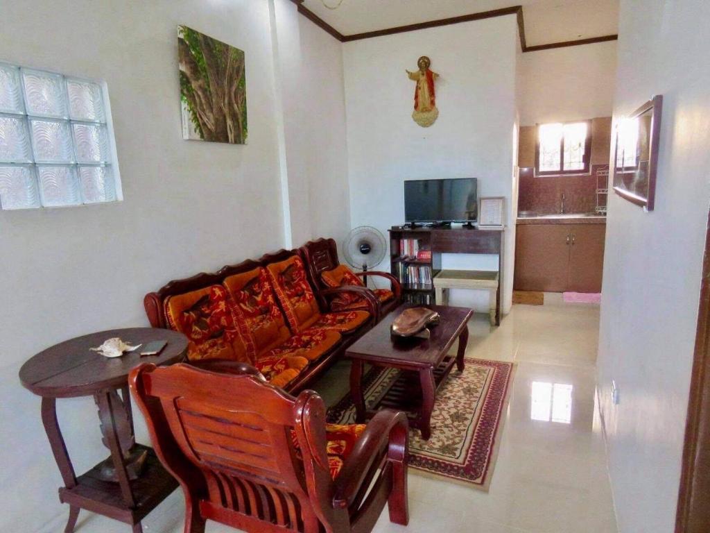 Perlies Inn Balcony House - Housity
