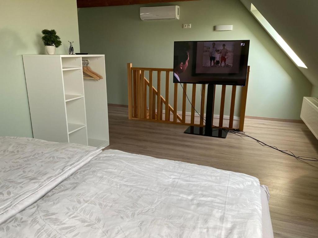 Postel nebo postele na pokoji v ubytování Holiday Home Weigelt by Interhome