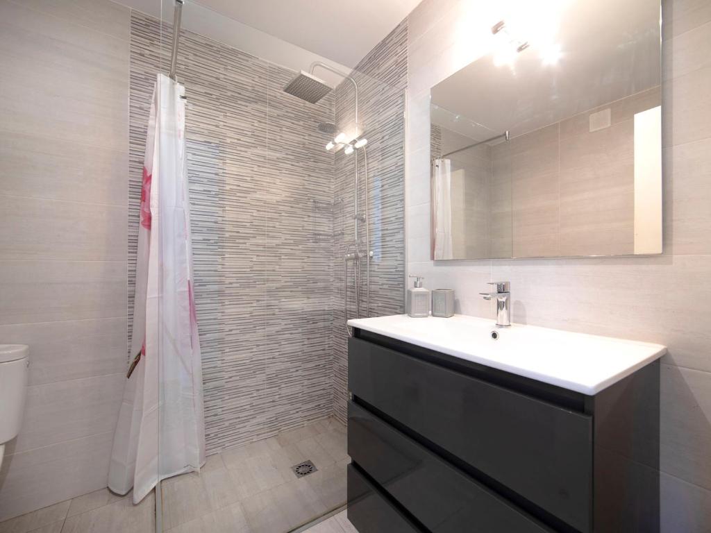 Koupelna v ubytování Apartment Miramar 02 by Interhome