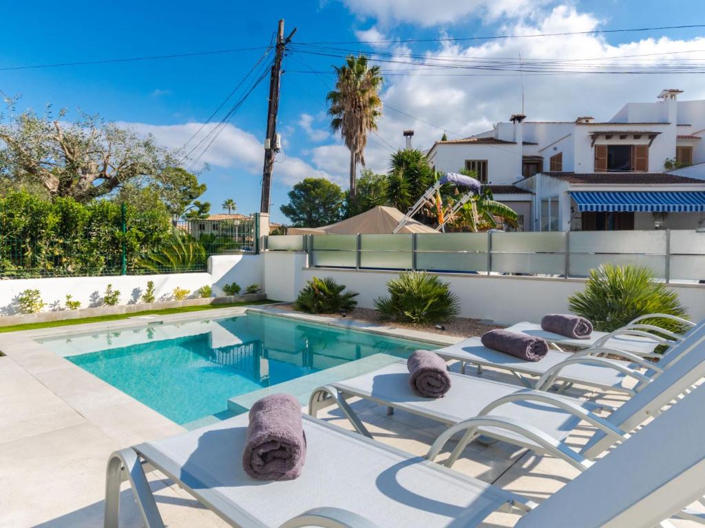 Bazén v ubytovaní Holiday Home Ca na Cati by Interhome alebo v jeho blízkosti