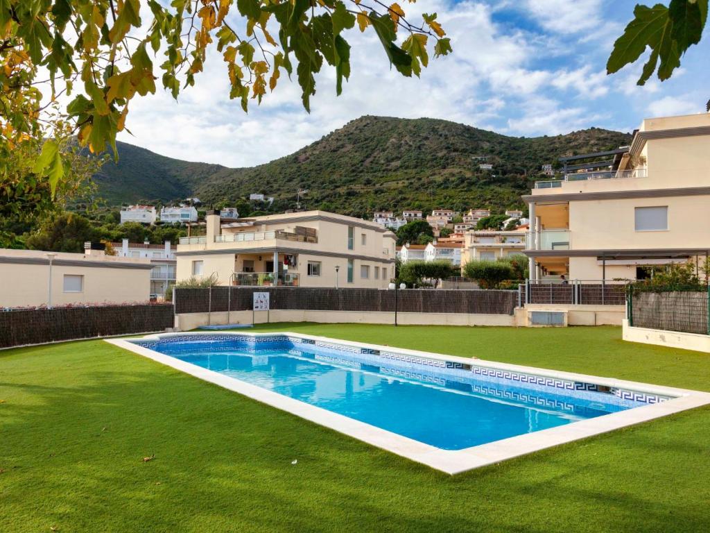 Bazén v ubytovaní Apartment Fane de baix III by Interhome alebo v jeho blízkosti